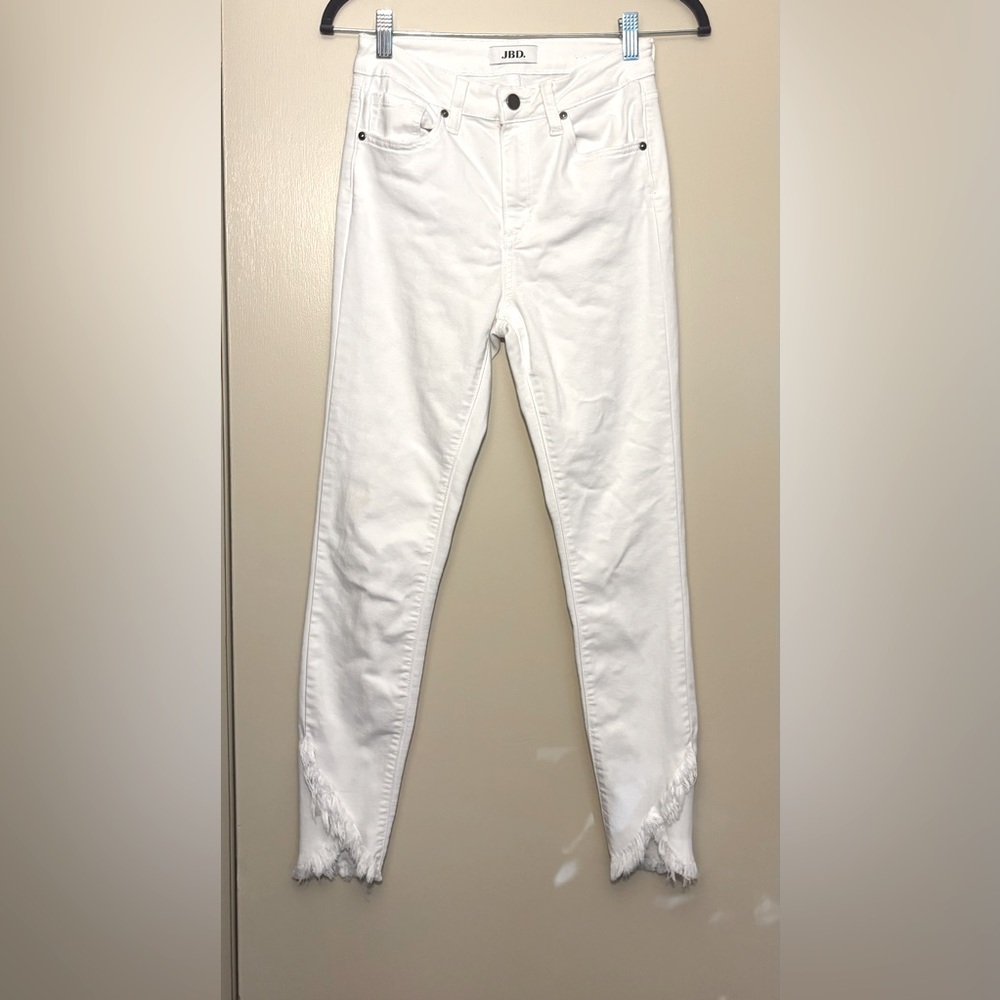 JBD Brand Women's White Jeans frayed bottom
